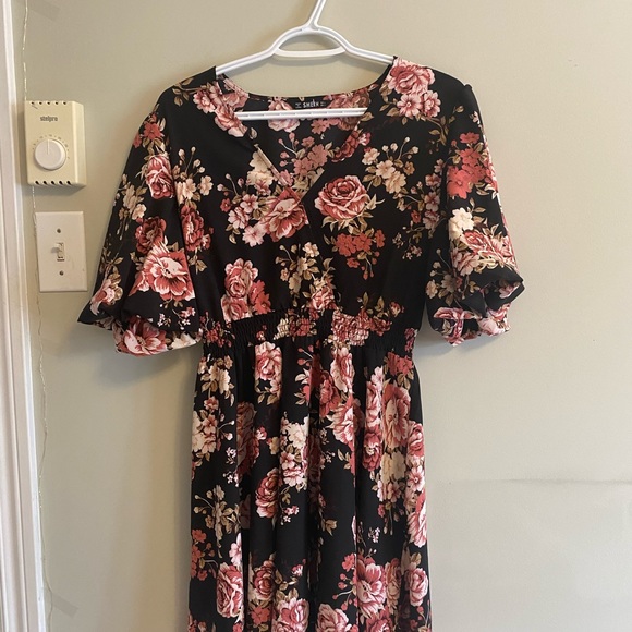 SOLD Floral Dress 💖 - Picture 3 of 9